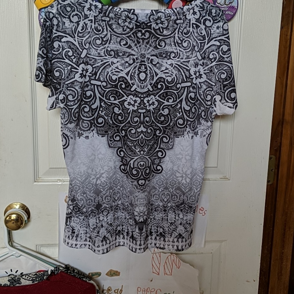 Top - Picture 2 of 3